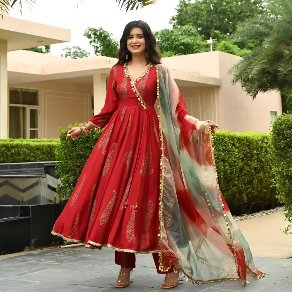 Best Women's Diwali dress ideas to jazz up the celebrations